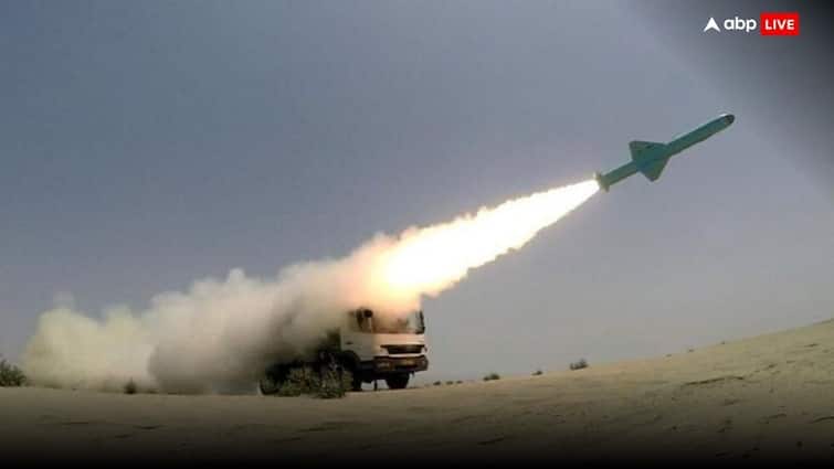 war Five rockets fired from Iraq towards American military base in Syria Rockets Attack: इराक से अमेरिकी सैन्य अड्डे की तरफ दागे गए पांच रॉकेट, पहले हुआ था बम विस्फोट