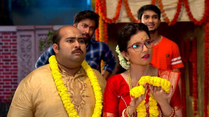 এক বেসরকারি অফিসে চাকরি করে অর্ণ। তাকে এমনিতে দেখে মনে হয় খুব শান্ত স্বভাবের, কিন্তু এদিকে বউকে অতিরিক্ত সন্দেহ করে সে। খোয়াইয়ের জীবন একরকমভাবে অতিষ্ট করে তুলেছিল অর্ণ এই সন্দেহবাতিকের জন্য।