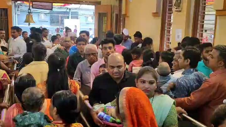 chaitra pournima 2024 khandesh kulswamini sri ekvira devi yatra begins crowd of devotees gathered dhule news marathi Dhule : खानदेश कुलस्वामिनी एकविरा देवीच्या यात्रोत्सवास सुरुवात; चैत्र पौर्णिमेच्या तोंडावर भाविकांची मांदियाळी