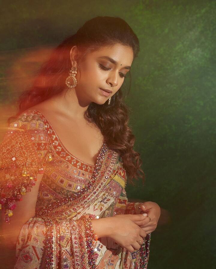 The 'Mahanti' actor gave just the perfect royal yet minimal vibe in her saree