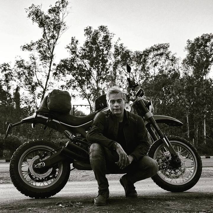 मुझे इंग्लिश स्टेशन के लिए ज्वाइन करवाया था लेकिन कुछ समय बाद रेडियो स्टेशन को बॉलीवुड बीट पर तब्दील कर दिया. इसके बाद मेरा काम में दिल नहीं लगा और मैंने सोच नौकरी छोड़ने का फैसला कर लिया.