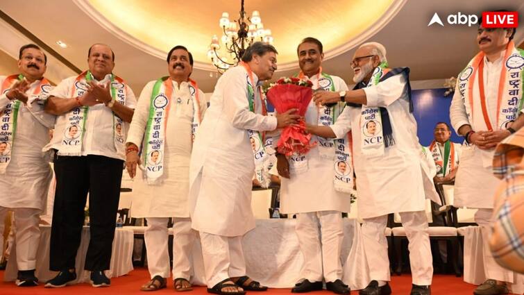 Uddhav Thackeray and Congress Big Setback AR Antulay Mushtaq Antulay Join NCP Ajit Pawar लोकसभा चुनाव से पहले कांग्रेस और उद्धव ठाकरे को बड़ा झटका, पूर्व CM के दामाद NCP में हुए शामिल