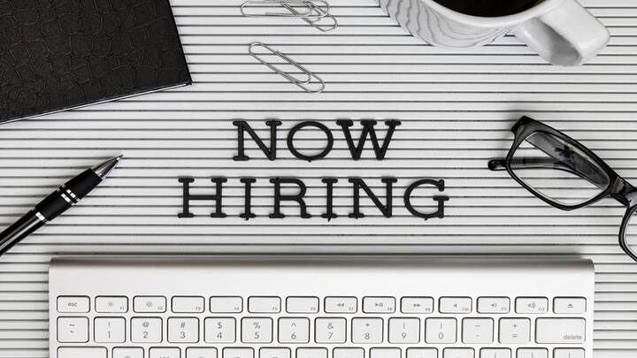 Government Job: ઈન્ટેલિજન્સ બ્યુરોમાં નોકરી મેળવવાની ઉત્તમ તક આવી છે. અહીં ગ્રુપ બી અને સીની 600 થી વધુ જગ્યાઓ માટે ભરતી ચાલી રહી છે. જાણો કોણ અરજી કરી શકે છે અને છેલ્લી તારીખ શું છે.