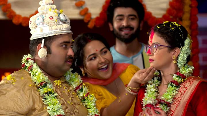 বিয়ের পরের দিন আদালতের সামনে প্রস্তুত করে তাদের বিয়ের সার্টিফিকেটটি। এরপর? তাহলে কি অবশেষে অর্ণ বসু হার মানবে খোয়াইয়ের কাছে?