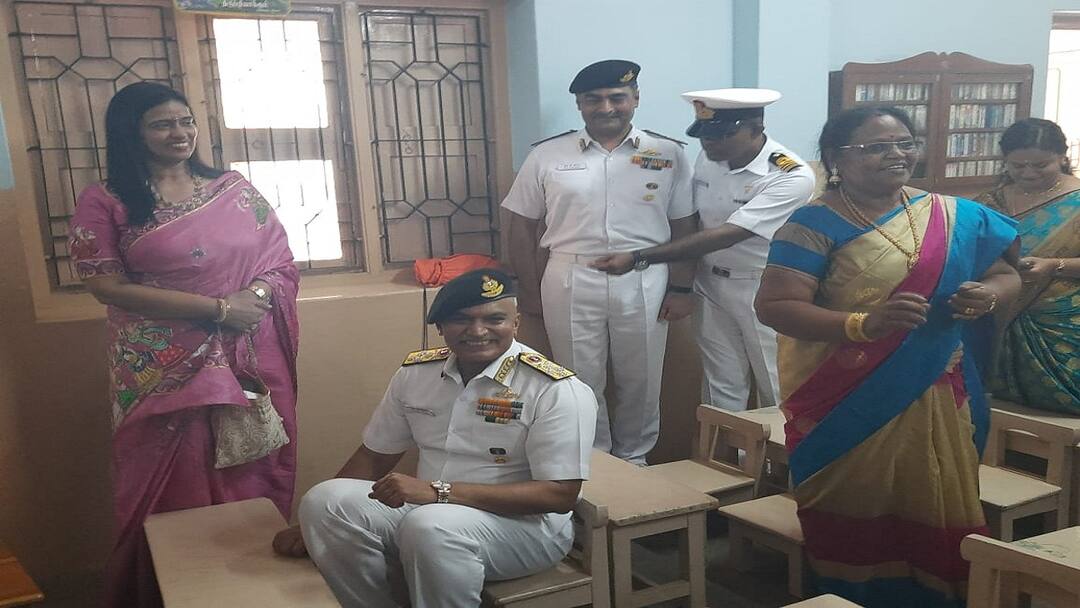 எனக்கு சிறப்பான அடித்தளம்: ஆரம்பகால பள்ளியை பெருமைப்படுத்திய இந்திய கடற்படை தளபதி