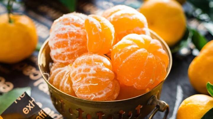 வைட்டமின் சி மனித உடலுக்கு அத்தியாவசிய வைட்டமின்களில் ஒன்றாக கருதப்படுகிறது. வைட்டமின் சி நிறைந்த பழங்கள், காய்கறி மூலமாக பெற்று கொள்ளலாம்.