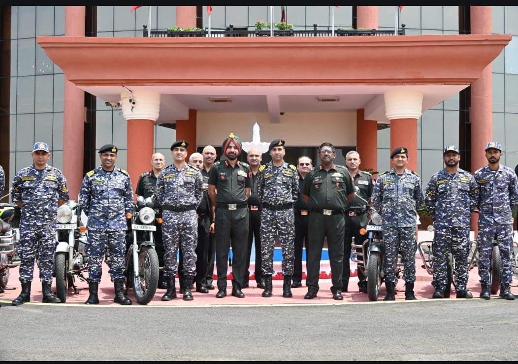 सुदर्शन चक्र कोर ने भारतीय नौसेना की मोटरसाइकिल अभियान टीम को किया सम्मानित, तय करेंगे 3000 किमी की यात्रा