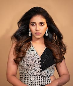 Heroine Anjali Latest Photos : బ్లాక్ శారీలో అందంగా ముస్తాబైన అంజలి.. వయసు పెరిగే కొద్ది ఫిట్​నెస్​ మీద ఫోకస్ పెడుతున్న బ్యూటీ