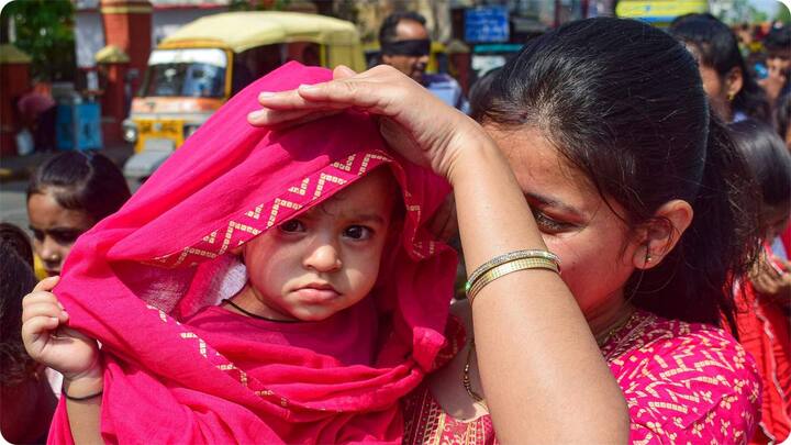 22 अप्रैल को दिल्ली अधिकतम तापमान 37.6 डिग्री और न्यूनतम 23 डिग्री दर्ज किया गया, जो सामान्य से ज्यादा है.