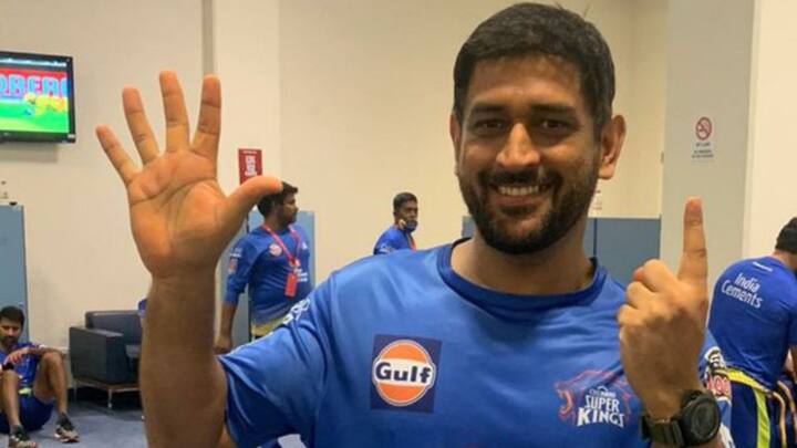 MS Dhoni Urges indian People To Vote For Congress showing hand signal image Fact Check:  காங்கிரசுக்கு வாக்களிக்க சொன்னாரா தோனி! உண்மையா? பொய்யா?