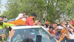 काराकाट में पवन सिंह ने रोड शो में दिखाया अपना जलवा, तस्वीरों में देखिए बेकाबू भीड़