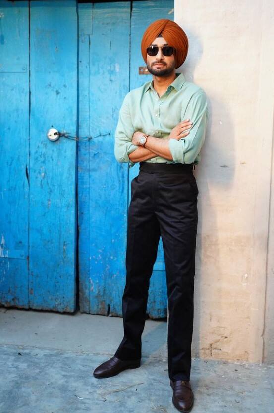 ਇੱਕ ਯੂਜ਼ਰ ਨੇ ਬਾਵਾ ਦੀਆਂ ਤਸਵੀਰਾਂ ਉੱਪਰ ਕਮੈਂਟ ਕਰ ਲਿਖਿਆ, ਗਾਣਾ ਵੀ ਤੇ ਖਾਣਾ ਵੀ ਦੋਵੇਂ ਜ਼ਰੂਰੀ ਆ ਬਹੁਤ... ਇਸ ਤੋਂ ਇਲਾਵਾ ਇੱਕ ਹੋਰ ਯੂਜ਼ਰ ਨੇ ਲਿਖਦੇ ਹੋਏ ਕਿਹਾ, ਵੀਰੇ ਦਿਨੋਂ ਦਿਨ ਮਾਸ਼ੂਕ ਦਾ ਗਮ ਖਾਈ ਜਾ ਰਿਹਾ ਤੁਹਾਨੂੰ ਤਾਂ...