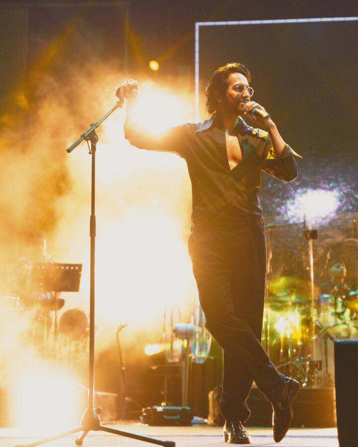 पण 6 महिन्यांतच त्याला गोष्टी समजल्या आणि तो पुन्हा ताहिराकडे गेला.आयुष्मान खुराना आणि ताहिरा कश्यपने २००८ मध्ये लग्न केले होते. दोघांची प्रेमकहाणी कॉलेजपासून सुरू झाली. या जोडप्याला एक मुलगा आणि मुलगी देखील आहे. आता दोघेही एकत्र आनंदी जीवन जगत आहेत.