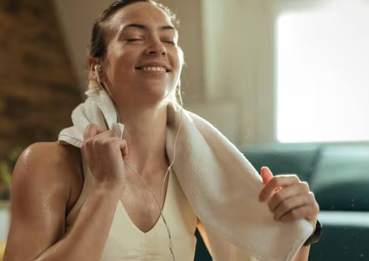 ਆਮ ਤੌਰ 'ਤੇ ਇੱਕ ਵਿਅਕਤੀ ਇੱਕ ਦਿਨ ਵਿੱਚ 0.5 ਤੋਂ 2 ਲੀਟਰ ਪਸੀਨਾ ਆ ਸਕਦਾ ਹੈ। ਜਿਸ ਵਿੱਚ ਸਰੀਰਕ ਗਤੀਵਿਧੀਆਂ ਦੌਰਾਨ ਪਸੀਨਾ ਆਉਣਾ, ਗਰਮੀ ਕਾਰਨ ਪਸੀਨਾ ਆਉਣਾ, ਮਸਾਲੇਦਾਰ ਭੋਜਨ ਖਾਣ ਤੋਂ ਬਾਅਦ ਅਤੇ ਤਣਾਅ ਕਾਰਨ ਪਸੀਨਾ ਆਉਣਾ ਆਮ ਗੱਲ ਹੈ।