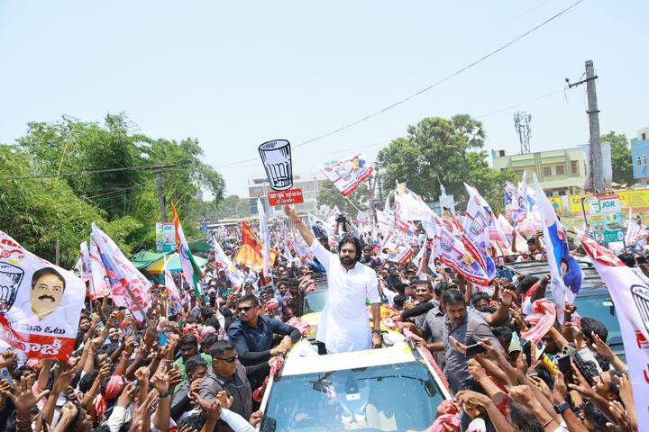 ఐదేళ్లుగా రాష్ట్రంలో సాగుతున్న ప్రభుత్వ దమనకాండకు చరమగీతం పలికే సమయం ఆసన్నమైందన్నారు. ఈ ఎన్నికలు రాష్ట్రానికే కాదు భవిష్యత్ తరాలకు ఎంతో కీలకమైనవని పవన్ కళ్యాణ్ పేర్కొన్నారు.