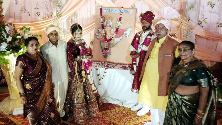 Aligarh Marriage unique identity voting awareness PM Narendra Modi and Amit Shah blessed also ann UP Lok Sabha Election 2024: अलीगढ़ में शादी के कार्ड से वोटर्स को जागरूक करने की अनोखी पहल, पीएम मोदी और अमित शाह ने दिया आर्शीवाद!