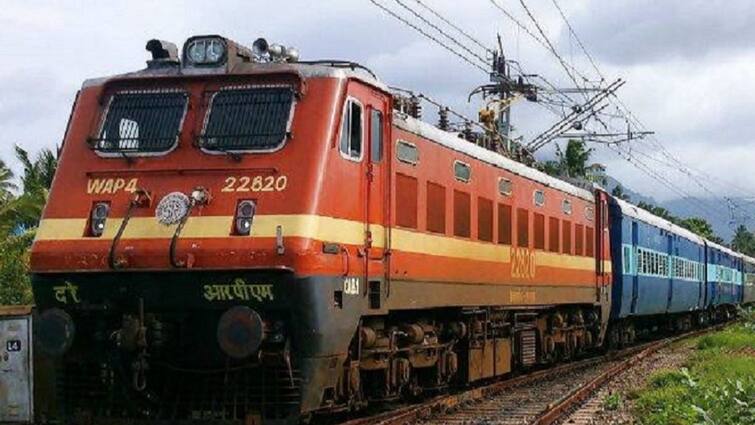 Railways likely to be affected by Heat Waves in tamilnadu and other regions Heat Waves: தமிழ்நாட்டில் வெப்ப அலை.. 5 நாட்களுக்கு ரயில் பயணிகளுக்கு எச்சரிக்கை