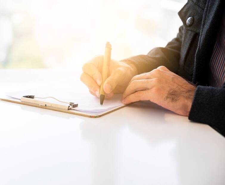 Why are there more people in the world who write with the right hand? What is different about lefty people? શા માટે વિશ્વમાં એવા લોકો વધુ છે જે જમણા હાથથી લખે છે? લેફ્ટી લોકોમાં શું અલગ છે?