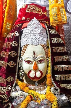 हनुमान जयंती पर भगवान महाकाल ने धारण कया मनमोहक रूप, बजरंबली के स्वरूप में दिए दर्शन