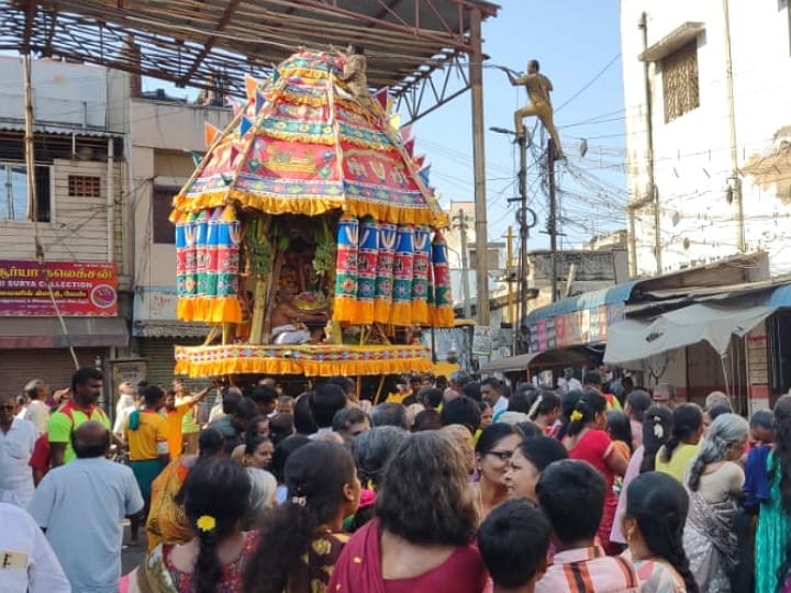 கரூர் ரங்கநாதர் சுவாமி ஆலய தேரோட்டம்...கோவிந்தா, கோவிந்தா கோஷத்துடன் தேரை இழுத்த பக்தர்கள்