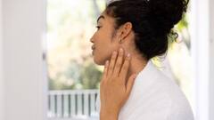 गर्मियों में पसीने की वजह से आपकी भी गर्दन पड़ रही है काली, तो आज से फॉलो करें ये नुस्खे