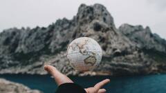 अंतरिक्ष में क्यों नहीं गिरता धरती का पानी? जानिए क्या कहता है साइंस