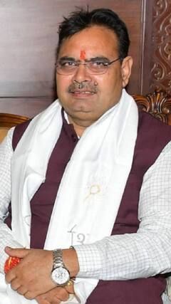 Election 2024: 'क्या पिछले 75 वर्षों में किसी भी पार्टी ने महिलाओं की परवाह की?' | ABP Shorts