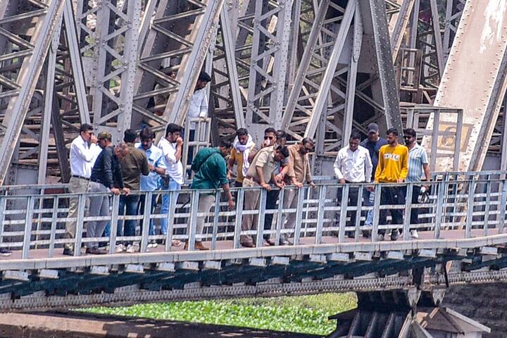 सलमान खान के घर पर फायरिंग मामले में मुंबई क्राइम ब्रांच ने खुलासा किया कि उनके पास से न सिर्फ एक और पिस्टल बल्कि चार मैगजीन और 17 राउंड भी बरामद हुए थे. इस मामले में क्राइम ब्रांच ने सोमवार को नदी से एक पिस्टल बरामद की थी.