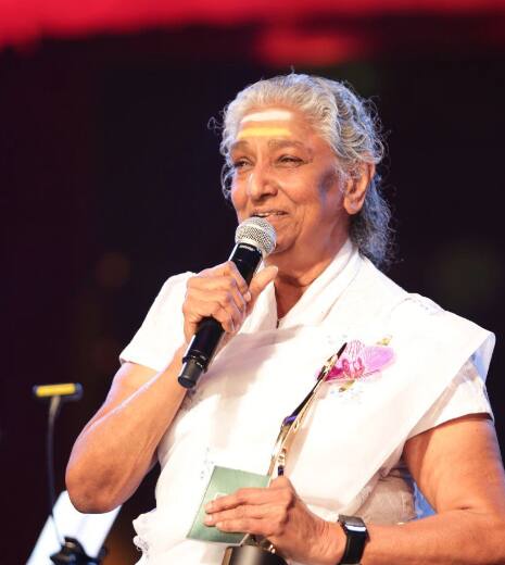 சங்கத்தில் பாடாத கவிதை - ஆட்டோ ராஜா, தலைமுறைகள் கடந்தாலும் இப்பாடலின் இளமை மட்டும் சற்றும் குறையவில்லை என்றே சொல்லலாம்.