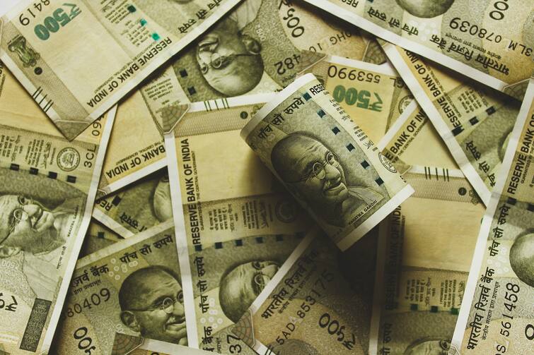 Business Utility You can become a crorepati even with a salary of 20 thousand this formula will work Investment Tips: માત્ર 20 હજારના પગારમાં પણ બની શકાય છે કરોડપતિ, કામ આવશે આ ફોર્મૂલા!