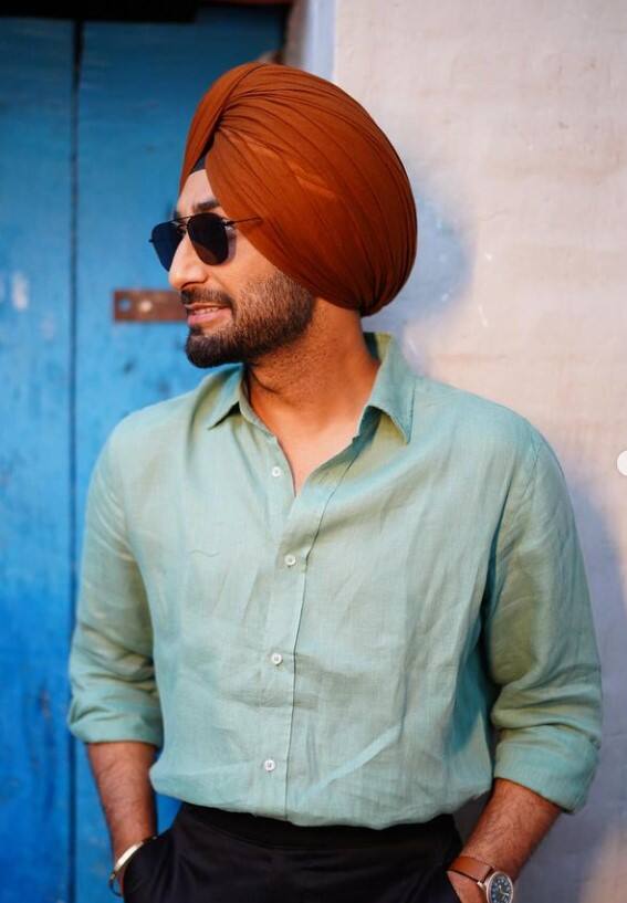 ਇਸਦੇ ਨਾਲ ਹੀ ਇੱਕ ਹੋਰ ਪ੍ਰਸ਼ੰਸਕ ਨੇ ਕਮੈਟ ਵਿੱਚ ਕਿਹਾ, ਵੀਰੇ ਬਾਕੀ ਔਕੇ ਰਿਪੋਟਾਂ ਨੇ, ਬੱਸ ਥੋੜ੍ਹਾ ਖਾ ਪੀ ਲਿਆ ਕਰੋ...