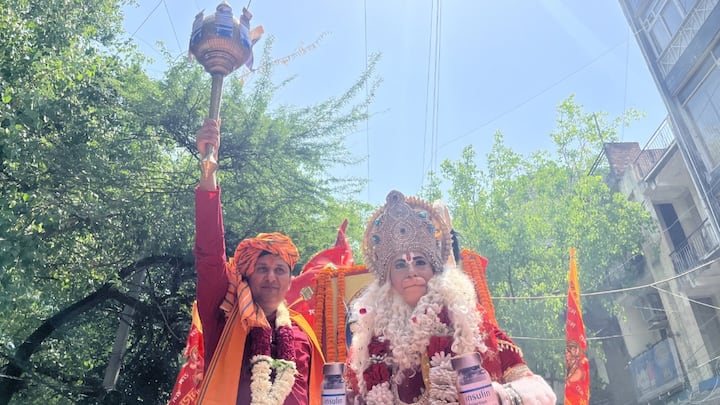 सौरभ भारद्वाज ने कहा कि आज तो संकटमोचक बजरंगबली हनुमान जी की वजह से ही अरविंद केजरीवाल की जान बची है.