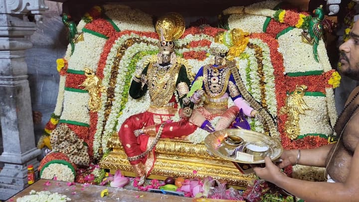 Chitra Pournami 2024: காஞ்சிபுரத்தில் சித்ரா பௌர்ணமி விழாவை முன்னிட்டு சித்திர குப்தர் கோவிலில் ஏராளமான பக்தர்கள் நீண்ட வரிசையில் காத்திருந்து சாமி தரிசனம் மேற்கொண்டு வருகின்றனர்