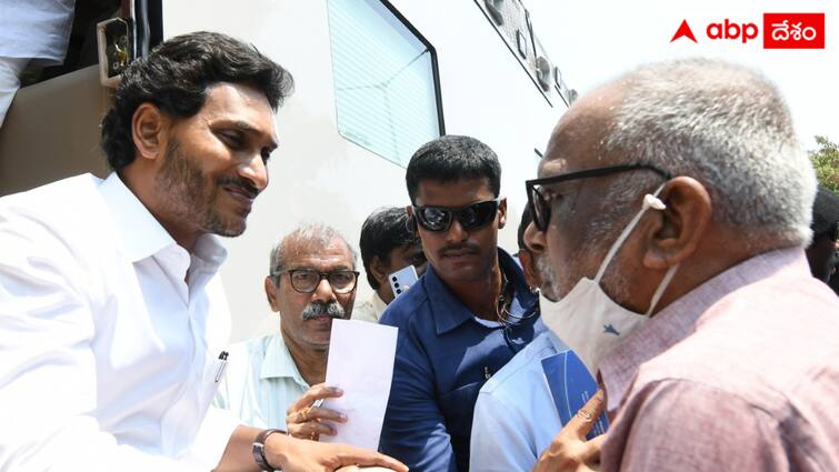 CM Jagan asked the people of Visakhapatnam to vote against the privatization of the steel plant YS Jagan : ఎన్డీఏ కూటమికి ఓటేస్తే స్టీల్ ప్లాంట్ ప్రైవేటీకరణకు అంగీకరించినట్లే -  విశాఖలో సీఎం జగన్