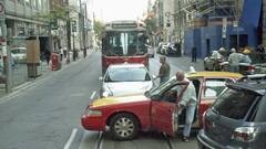 बीच सड़क किसी ने ठोक दी है गाड़ी तो तुरंत करें ये काम, नहीं आएगी हाथापाई की नौबत