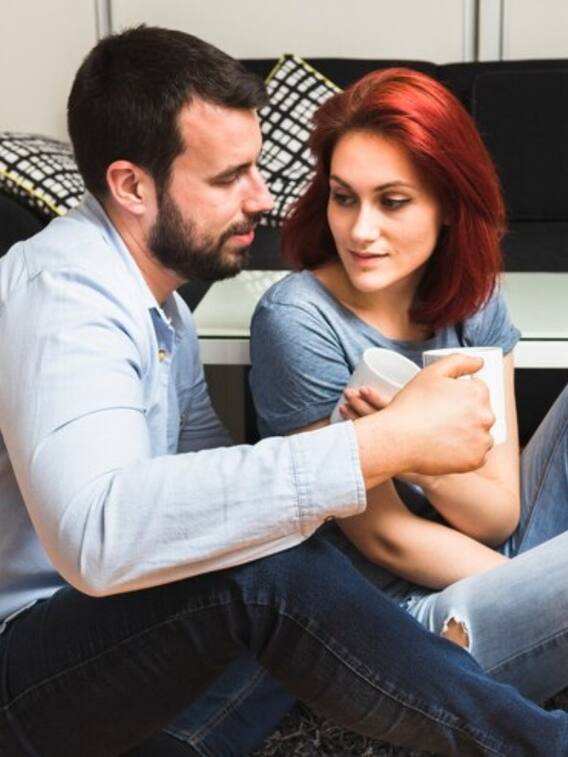 बिना शादी साथ रहने को लिव-इन क्यों कहते हैं?  