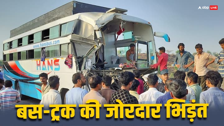 MP Road Accident bus and truck collide in Khargone on Mumbai Agra Highway 20 passengers injured ANN MP Road Accident: बस और ट्रक की भिड़ंत में 20 यात्री घायल, खरगोन के मुंबई आगरा हाईवे पर हादसा