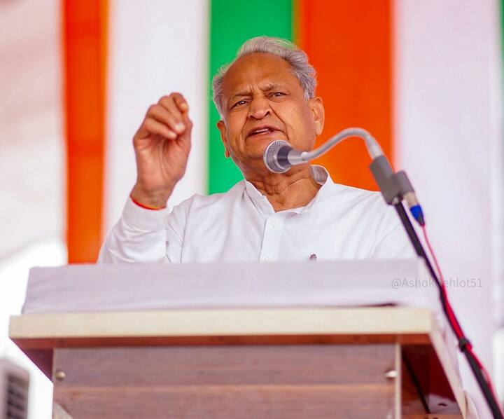 इनके साथ साथ राजस्थान के पूर्व मुख्यमंत्री अशोक गहलोत को भी गुजरात में प्रचार की जिम्मेदारी दी गई है. गहलोत का नाम भी स्टार प्रचारकों की सूची में शामिल किया गया है.