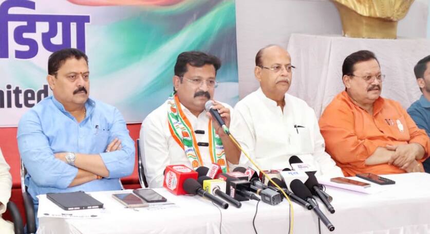 murlidhar Mohol Vs Ravindra Dhangekar : मोहोळ खासदार झाल्यावर गुन्हेगारांना पाठीशी घालणार; अतुल लोंढेंचा हल्लाबोल congress Leader atul londhe said Mohol will save criminals when he becomes an MP Pune lok sabha constituency election murlidhar Mohol Vs Ravindra Dhangekar : मोहोळ खासदार झाल्यावर गुन्हेगारांना पाठीशी घालणार; अतुल लोंढेंचा हल्लाबोल