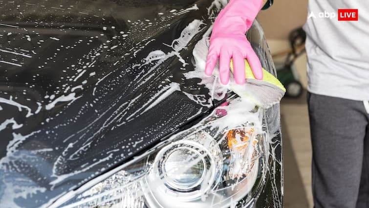 Car washing tips at home cleaning tools wheels headlights interior Car Washing Tips: कार धोते समय रखें इन बातों का ध्यान, नहीं होगी कोई गलती