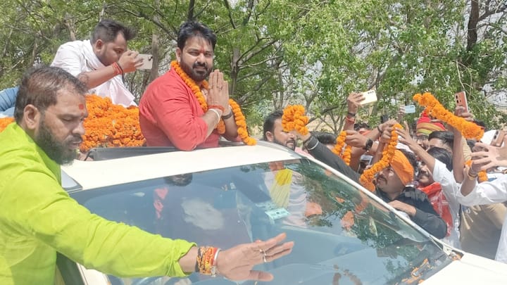 Pawan Singh Road Show: पवन सिंह ने सोशल मीडिया पर काराकाट सीट से चुनाव लड़ने का ऐलान किया था. आज रोड शो करके उन्होंने चुनावी कैंपेन की शुरुआत कर दी.