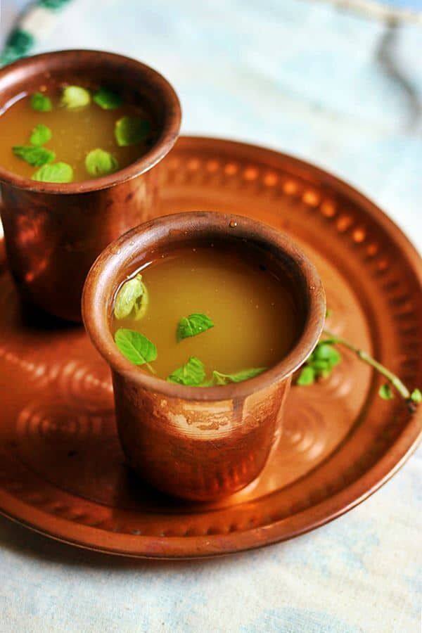 पनाकम: पनाकम, एक सुगंधित और ताज़ा ड्रिंक है, जो हनुमान जयंती समारोह के दौरान विशेष महत्व रखता है. गुड़, पानी, अदरक, इलायची और नींबू के रस के छींटे से बना पनाकम भगवान हनुमान का पसंदीदा माना जाता है. यह पवित्रता का प्रतीक है और प्रार्थनाओं और अनुष्ठानों के दौरान भक्तों को शीतल पेय के रूप में पेश किया जाता है.