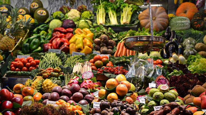 தானியங்கள், நட்ஸ் வகைகள், பருப்பு வகைகள் போன்றவற்றில் நார்ச்சத்துக்கள் மிகுதியாய் காணப்படுகின்றன. இவை அனைத்தும் மலச்சிக்கல் பிரச்சினையை சரியாகலாம்.