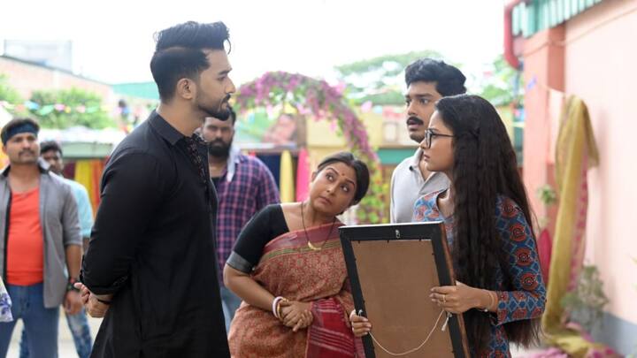 সান বাংলায় নতুন শুরু হওয়া ধারাবাহিক 'কনস্টেবল মঞ্জু'তে এখন মহাসপ্তাহ পর্ব।