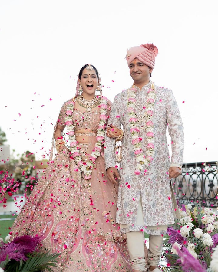 On the other hand, Vaibhav donned an ivory sherwani with floral patterns and a matching turban.