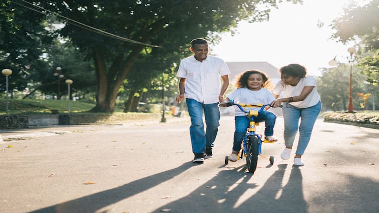 The whole brain child book summary for good parenting every parent must be read it once Parenting: మీ పిల్లలు ప్రశ్నలతో విసిగిస్తున్నారా ? ఈ పుస్తకం మీరు ఓసారి చదవండి