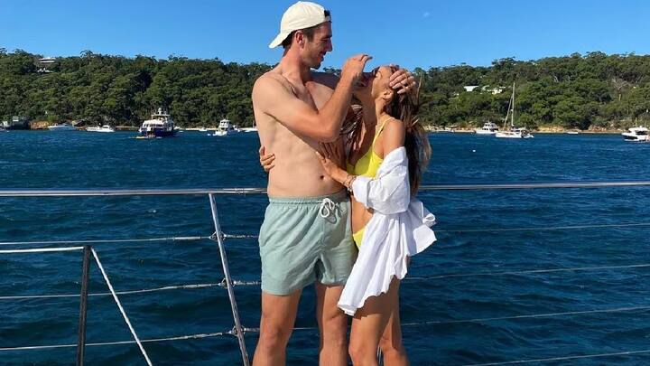 पिछले दिनों पैट कमिंस की अगुवाई में ऑस्ट्रेलिया ने वनडे वर्ल्ड कप अपने नाम किया. वहीं, अब आईपीएल में पैट कमिंस की कप्तानी वाली सनराइजर्स हैदराबाद लगातार शानदार प्रदर्शन कर रही है. लेकिन क्या आप पैट कमिंस की लव स्टोरी के बार में जानते हैं? (फोटो क्रेडिट- सोशल मीडिया)