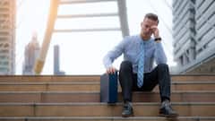 মানসিক চাপে ভাঙে শরীর-স্বাস্থ্য, বাঁচবেন কীভাবে