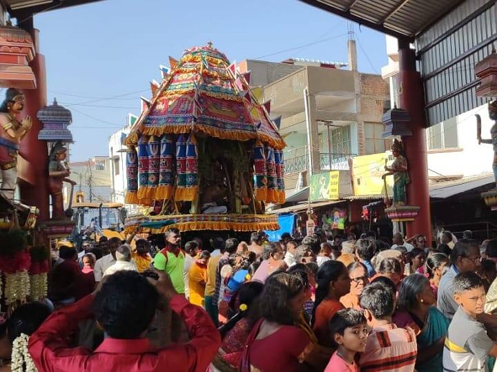 Karur Metu Street  Ranganatha Swamy temple car festival - TNN கரூர் ரங்கநாதர் சுவாமி ஆலய தேரோட்டம்...கோவிந்தா, கோவிந்தா கோஷத்துடன் தேரை இழுத்த பக்தர்கள்