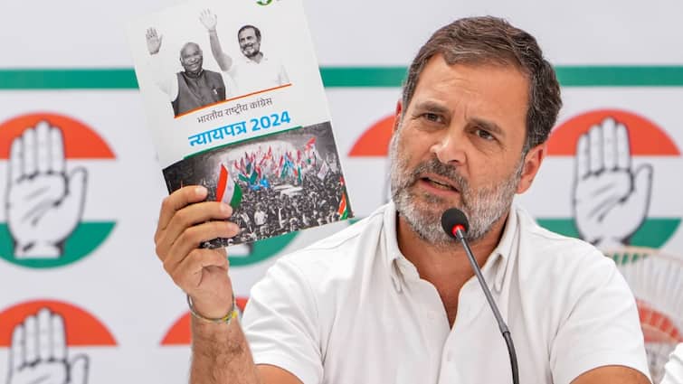 ‘मैनिफेस्टो को लेकर झूठ फैला रही BJP’, कांग्रेस ने चुनाव आयोग में की शिकायत